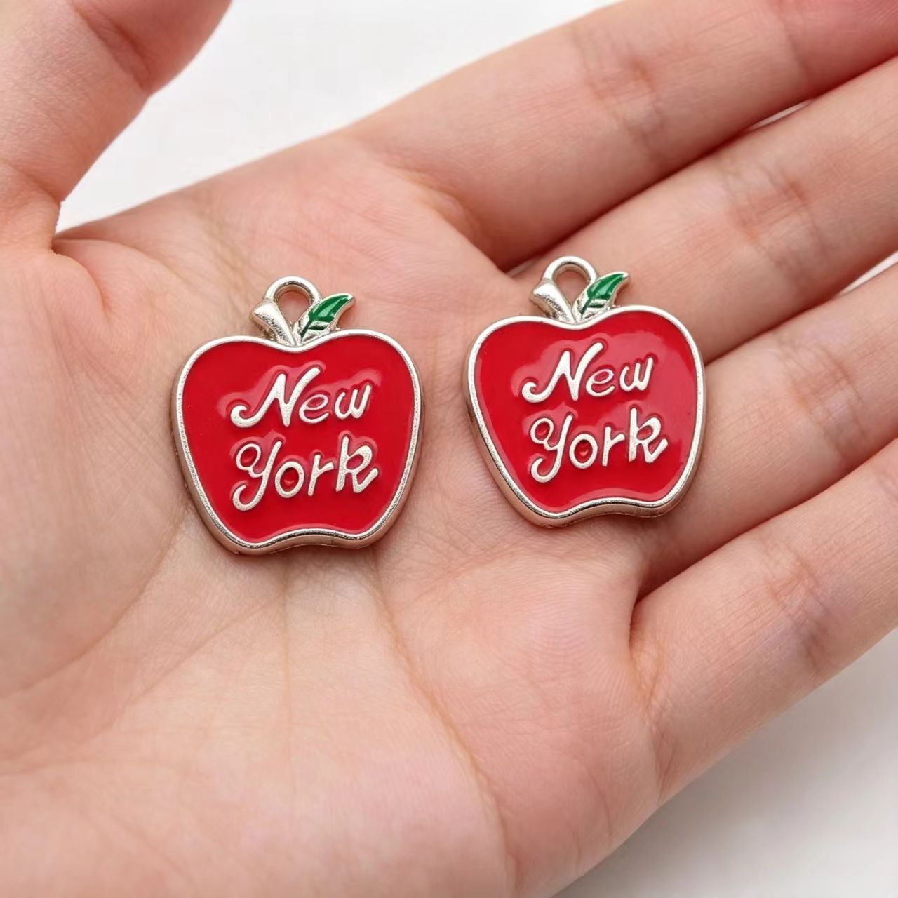 Jewelry Making York - 10 Stück Emaille-Apfel-New-York-Anhänger, Rote Apfel-New-York-Buchstaben-Charms für
